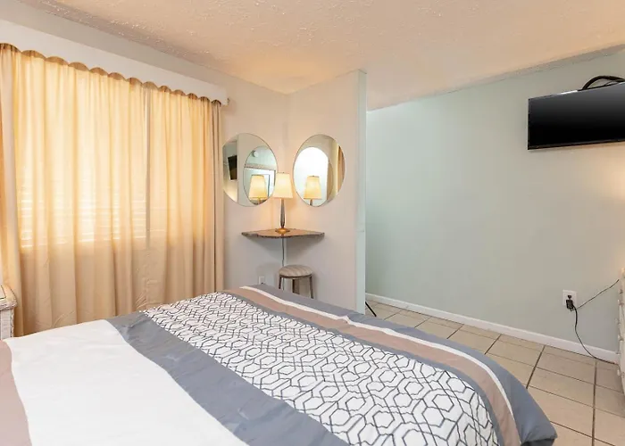 Surf & Racquet 605a Apartment