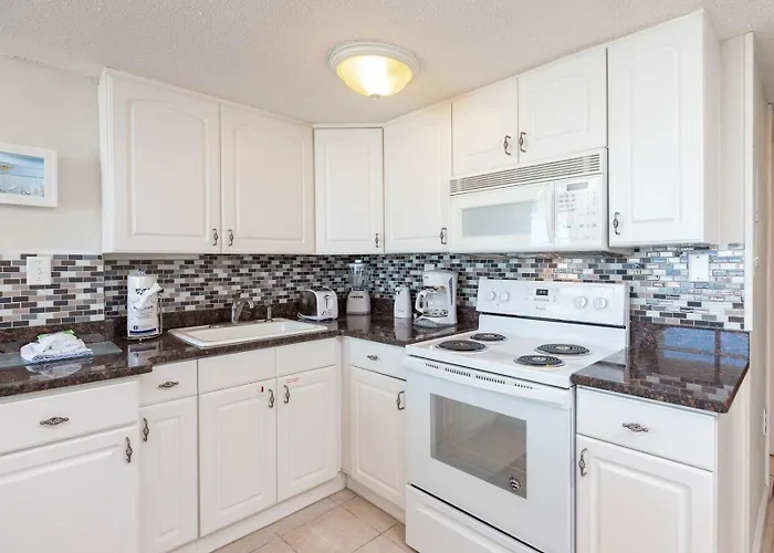 Surf & Racquet 605a Apartment *